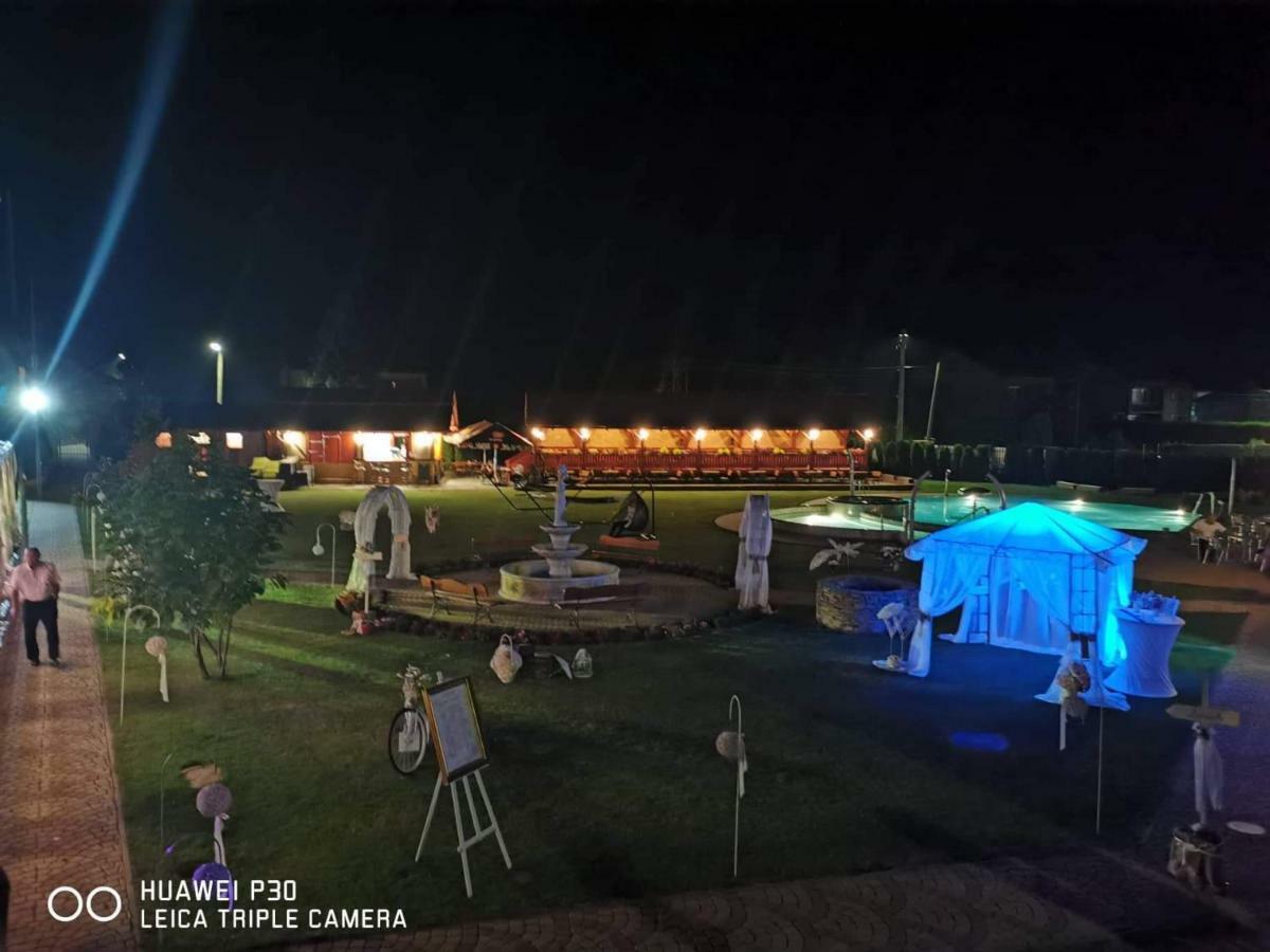 Majerovsky Kastiel Hotel Vranov nad Toplou Buitenkant foto